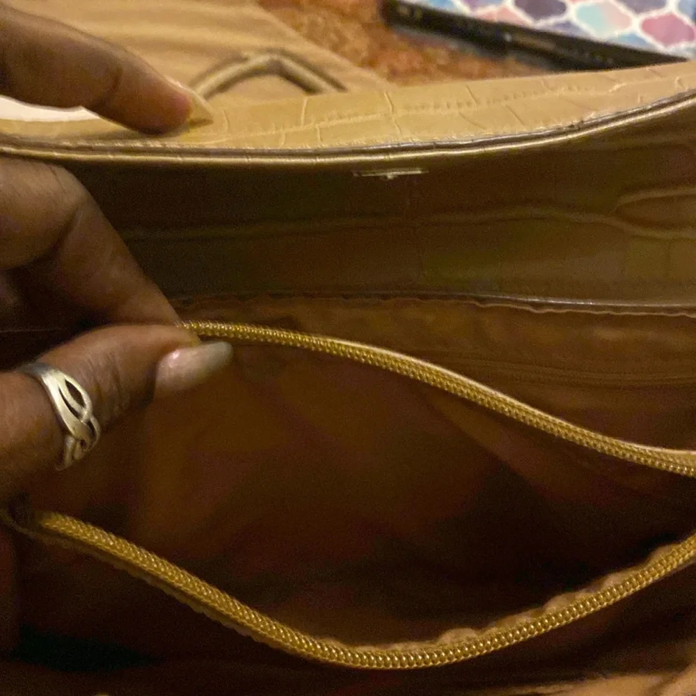 Tommy Hilfiger purse - Picture 4 of 10